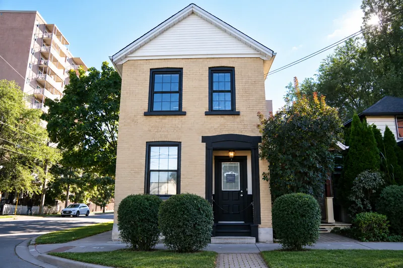 Front elevation of 19 Court Street